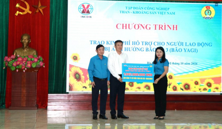 TKV trao kinh phí hỗ trợ cho người Nền tảng hàng đầu cung cấp Cwin com bị ảnh hưởng bão số 3 (YAGI)
