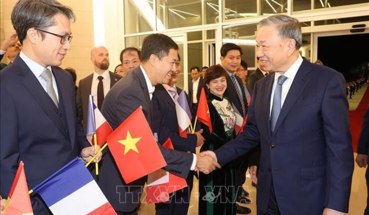Tổng Bí thư, Chủ tịch nước bắt đầu tham dự Hội nghị cấp cao Pháp ngữ lần thứ 19 và thăm chính thức Pháp