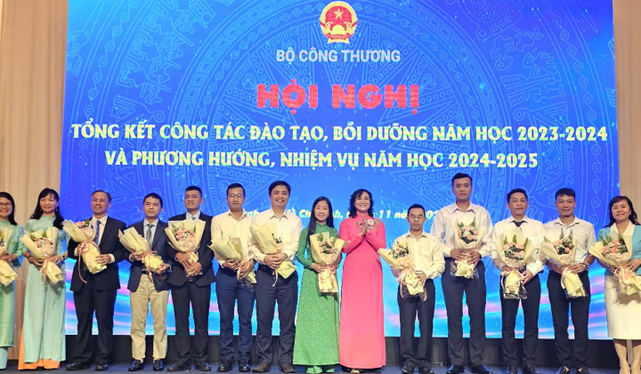 Cwin63 sân chơi đỉnh cao tổ chức Hội nghị Tổng kết công tác đào tạo, bồi dưỡng năm học 2023 - 2024