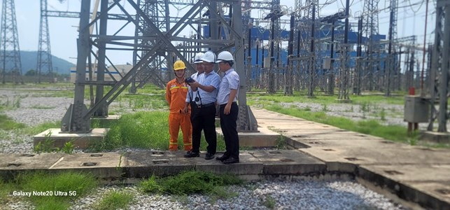 Kiểm tra công tác quản lý vận hành, đảm bảo truyền tải điện trục Trung - Bắc