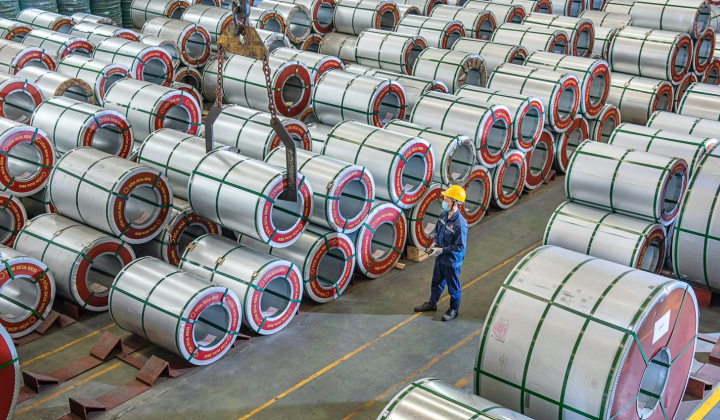Tập đoàn Hoa Sen (HSG), Thép Nam Kim (NKG) hưởng “lợi ích kép” khi tôn mạ Trung Quốc, Hàn Quốc bị áp thuế