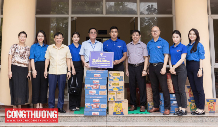 [TIN ẢNH] Thăm và trao quà cho các cựu chiến binh, nạn nhân chất độc da cam tại Làng Hữu nghị Việt Nam