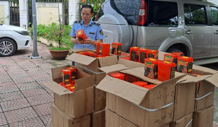 Bắt giữ lô hàng 400 mặt nạ chống độc nhập lậu tại khu Cwin là sân chơi cá cược trực tuyến tại Việt Nam Ngọc Hồi, Hà Nội