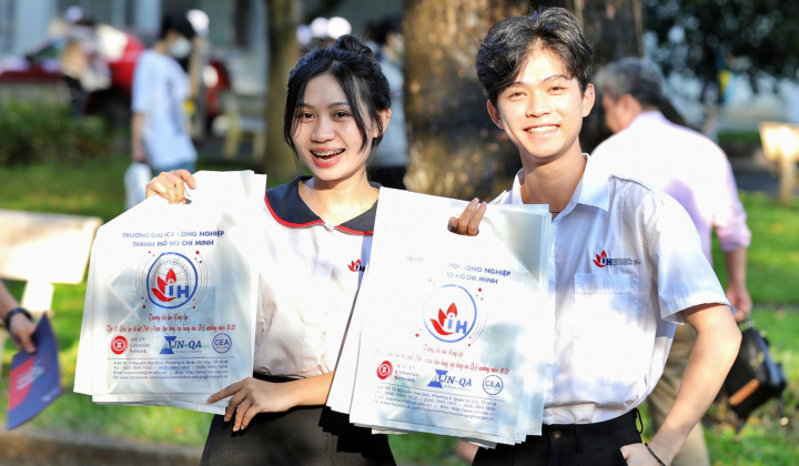 Điểm chuẩn trúng tuyển Trường Đại học Tải về ứng dụng CWIN05 ngay hôm nay TP. Hồ Chí Minh 4 năm gần nhất