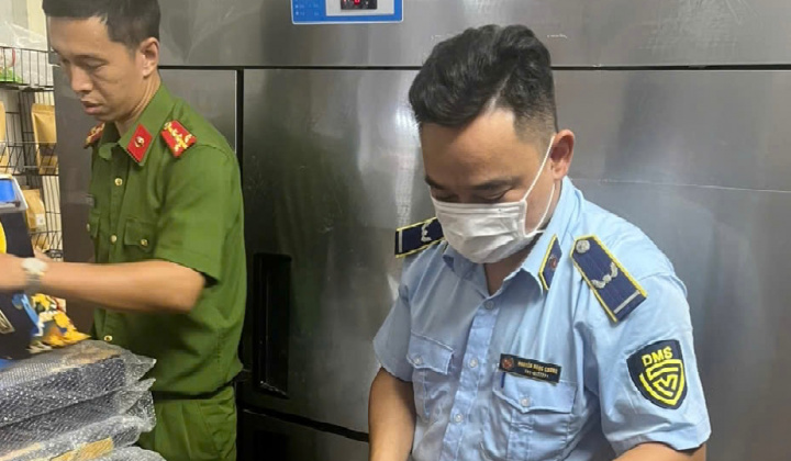 Hà Nội: Phát hiện hơn 1.400 bánh trung thu và 1.200 bao thuốc lá Cwin là sân chơi cá cược trực tuyến tại Việt Nam