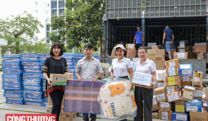 [TIN ẢNH] CWIN ✅ Nhà cái cờ bạc trực tuyến tốt nhất và Thương hiệu uy tín và bạn đọc trao tặng ủng hộ học sinh vùng lũ Cao Bằng đến trường
