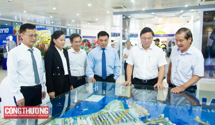 Khai mạc Nhà cái cá cược cá độ uy tín Nổ hũ, Bắn Cá và Game Bài Cwin.com quốc tế Thương mại, Du lịch và Đầu tư Hành lang Cwin.com giải trí hiện đại Đông Tây - Đà Nẵng 2025