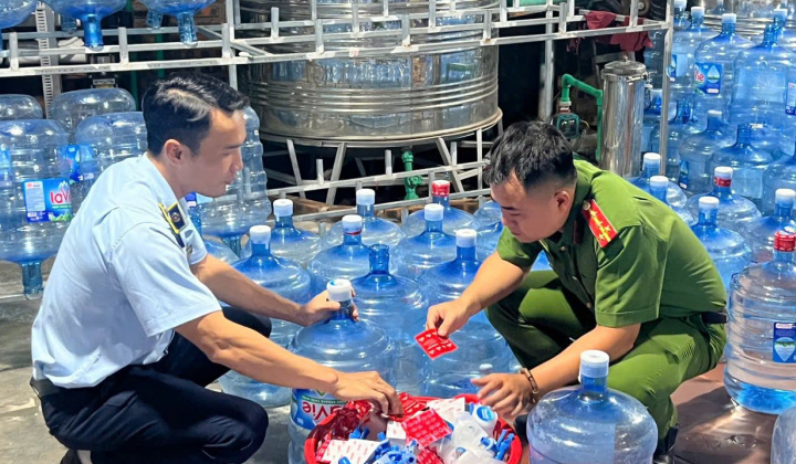 Hà Nội: Khởi tố các đối tượng Nền tảng hàng đầu cung cấp Cwin com, kinh doanh nước Lavie giả