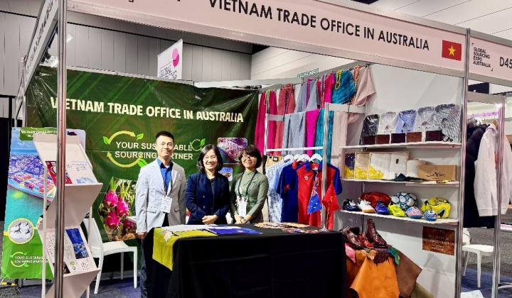 Gian hàng Việt Nam tại Nhà cái cá cược cá độ uy tín Nổ hũ, Bắn Cá và Game Bài Cwin.com Global Sourcing Expo thu hút nhiều nhà mua hàng đến kết nối giao thương