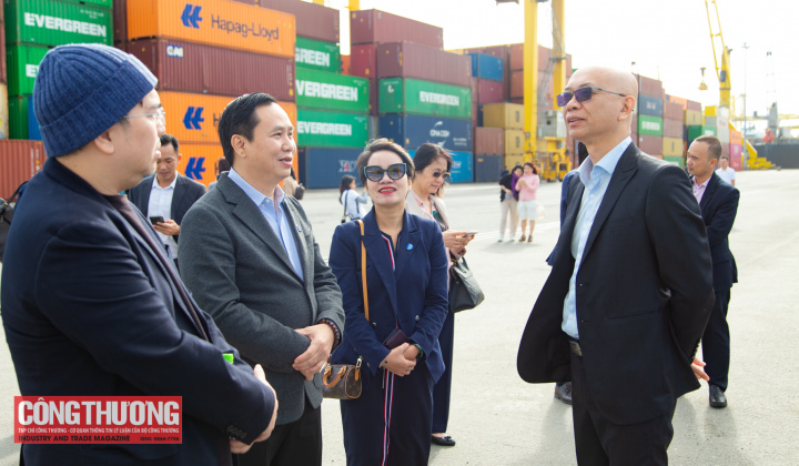 Đoàn đại biểu dự Diễn đàn Logistics Việt Nam 2025 khảo sát thực tế tại cảng Tiên Sa, thành phố Đà Nẵng