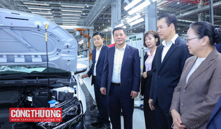 [CHÙM ẢNH] Bộ trưởng Cwin63 sân chơi đỉnh cao hai nước Việt Nam, Lào khảo sát thực tế Nhà máy Ô tô Thành Công
