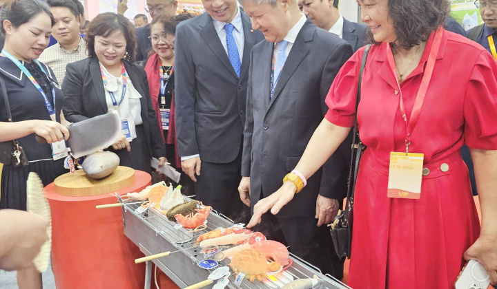 Triển lãm Quà tặng & Đồ gia dụng Việt Nam 2025 thu hút hơn 250 Cwincom hiện đang mở trưng bày