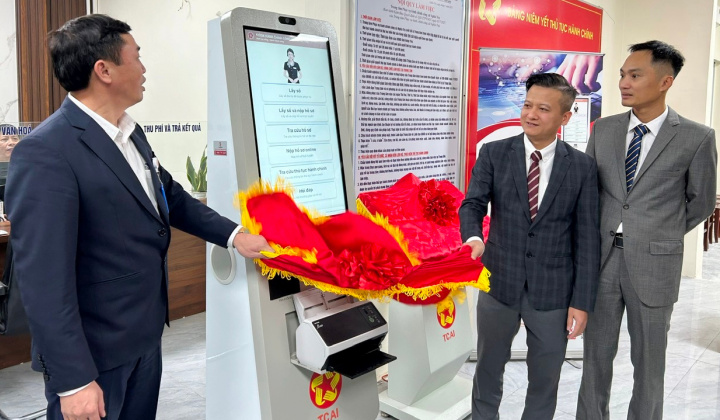 Xã đầu tiên ở Hưng Yên sử dụng robot AI trong giải quyết thủ tục hành chính