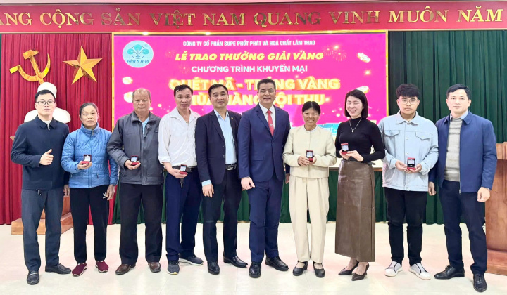 Supe Lâm Thao: Trao vàng cho khách hàng trúng thưởng Chương trình khuyến mại “Quét mã – Trúng Vàng, mùa màng bội thu”