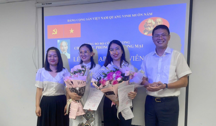 Phát triển đảng viên, tăng thêm nguồn sinh lực cho Đảng trong Chi bộ Cục Phòng vệ thương mại