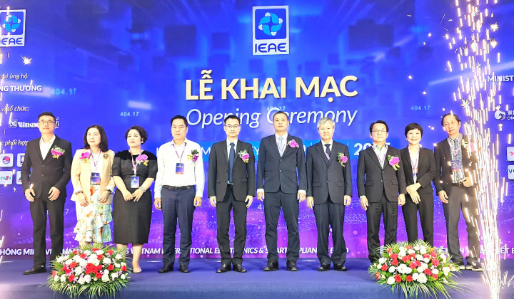 Triển lãm IEAE 2025: Kết nối chuỗi cung ứng sản phẩm điện tử M.Cwin800.com thể thao, casino live, bắn cá và slot nổ hũ và thiết bị gia dụng