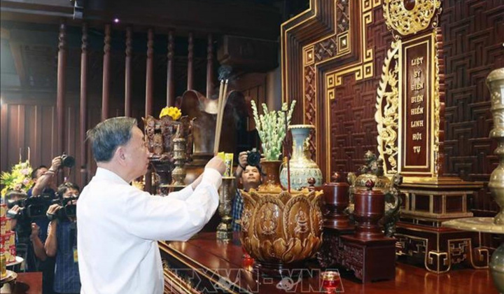Cwin666 công ty cờ bạc uy tín nhất dâng hương tưởng niệm các Anh hùng, Liệt sĩ tại Điện Biên