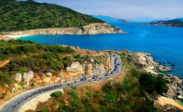 Thủ tướng chỉ đạo: Thi công 3 ca 4 kíp, đẩy nhanh tiến độ xây dựng đường bộ ven biển