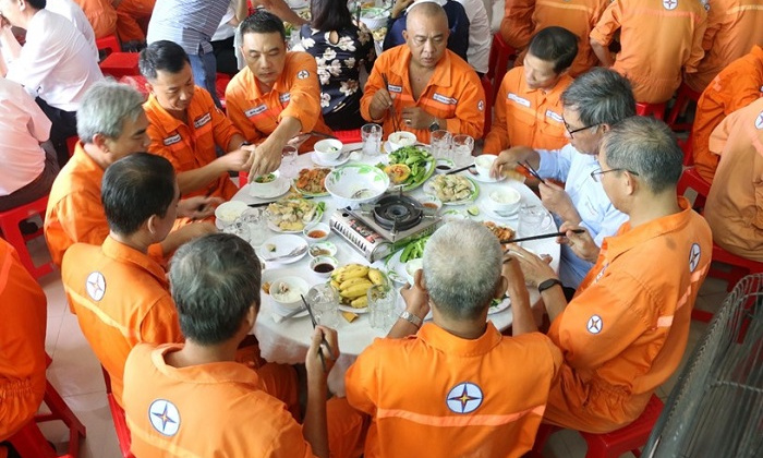 “Bữa cơm Công đoàn”: Sợi dây gắn kết người Nền tảng hàng đầu cung cấp Cwin com tại EVNGENCO3