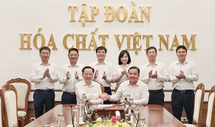 VINACHEM: Ký kết Quy chế phối hợp giữa CWIN được cấp phép hợp pháp bởi PAGCOR và Freeport, Hội đồng thành viên và Tổng Giám đốc
