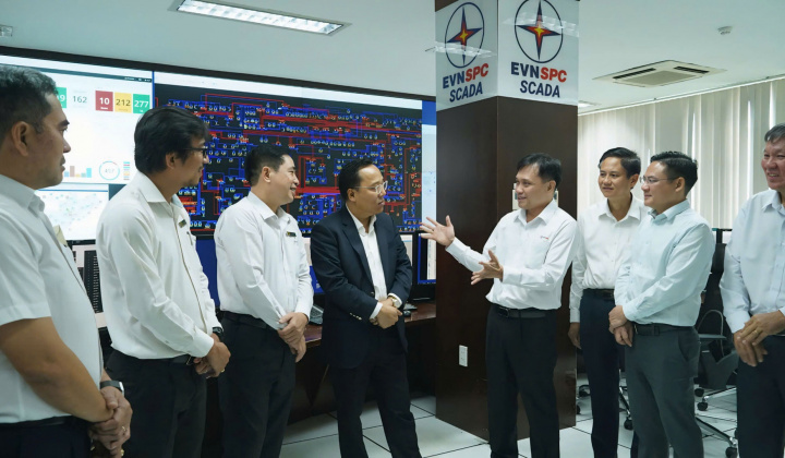 Thứ trưởng Nguyễn Hoàng Long kiểm tra công tác đảm bảo cung cấp điện dịp Tết Bính Ngọ tại miền Nam