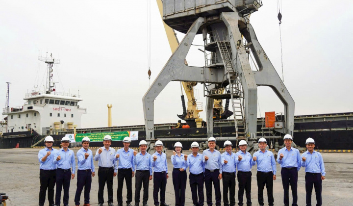 Phân bón Miền Nam - Cwin com sòng bạc trực tuyến 5.000 tấn NPK, mừng Đảng mừng Xuân năm 2026