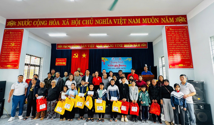 CLB Doanh nhân Quảng Bình tại Đà Nẵng trao quà Tết, bàn giao nhà tình nghĩa tại Quảng Trị