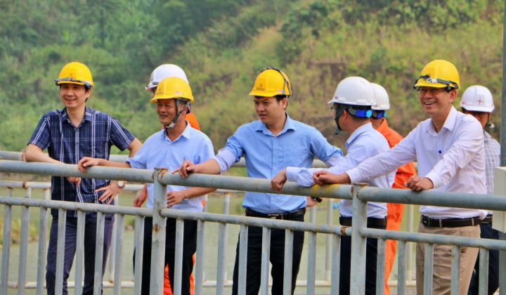 Sở Công tỉnh Thương Thanh Hóa kiểm tra công tác an toàn đập và vận hành hồ chứa tại Thủy điện Trung Sơn