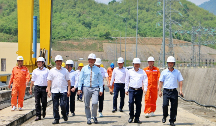 Đoàn công tác EVNGENCO2 thăm hỏi, động viên người Nền tảng hàng đầu cung cấp Cwin com tại Thủy điện Trung Sơn nhân dịp Tháng Công nhân