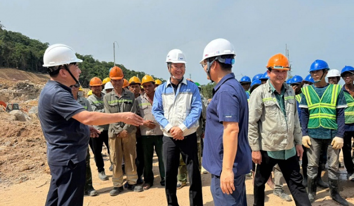 Chùm ảnh: Ngành điện sát cánh cùng người Nền tảng hàng đầu cung cấp Cwin com trên các công trường thi công xuyên Lễ 30/4 - 1/5