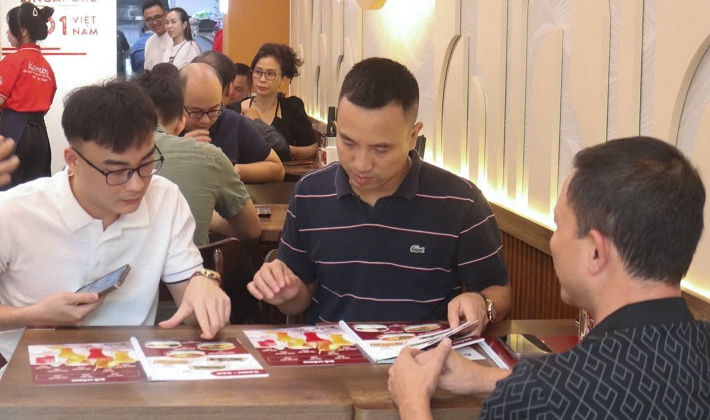 10 năm phát triển, KOMBO khẳng định vị thế hệ thống cơm niêu Singapore hàng đầu Việt Nam