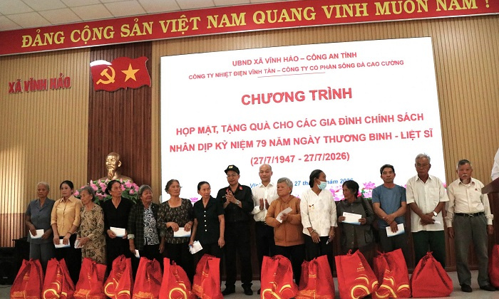 Công ty Nhiệt điện Vĩnh Tân đồng hành cùng địa phương tri ân gia đình chính sách