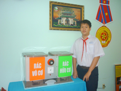 Sáng chế "thùng rác thông minh" ở tuổi 15