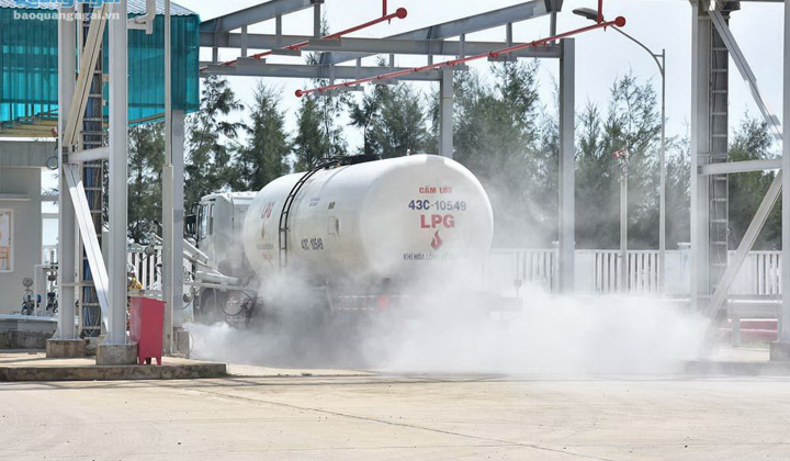 Diễn tập phương án phòng cháy chữa cháy tại kho chứa khí LPG Dung Quất