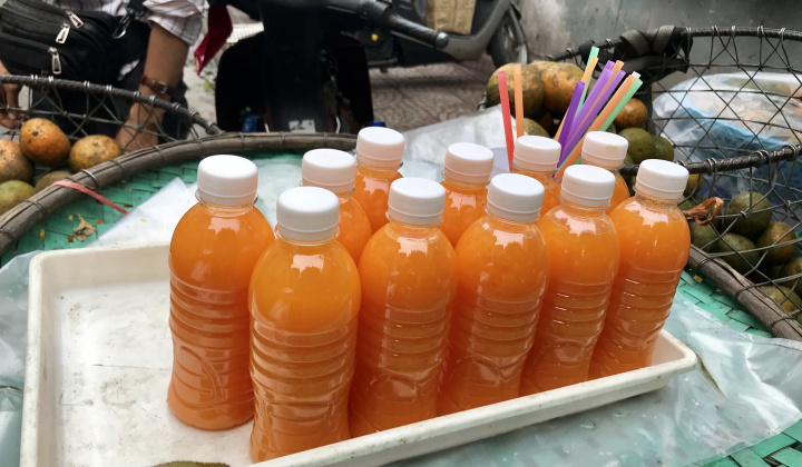 Cam vắt đê. 15k 2 ly cam vắt vỉa hè đê !!!