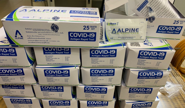 Hà Nội: Thu giữ số lượng lớn kít test nhanh, thuốc điều trị COVID-19 nhập lậu