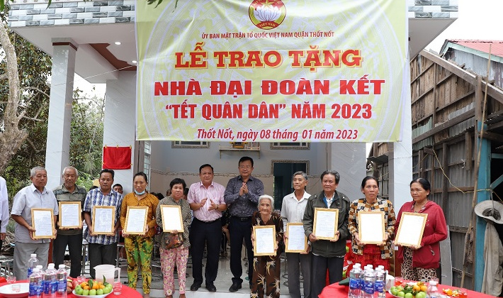 EVNGENCO2 tham dự Lễ trao tặng nhà Đại đoàn kết “Tết Quân Dân” năm 2023