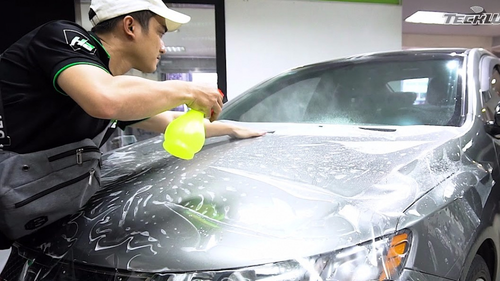Bảo vệ bề mặt kính và sơn xe