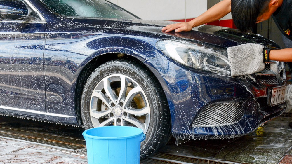 Rửa xe ngay sau khi đi mưa