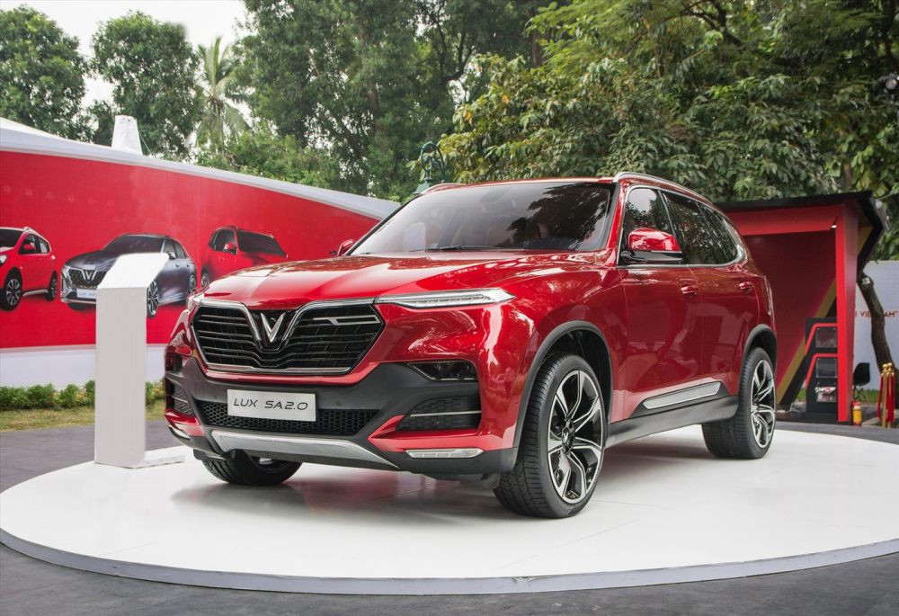 Hơn 1.300 xe Lux SA 2.0 được bán ra tại Việt Nam