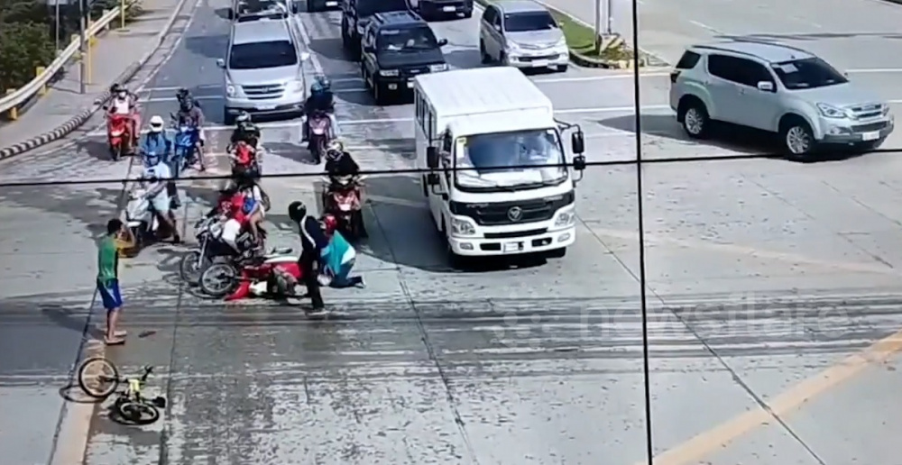 Hiện trường vụ tai nạn do xe đạp vượt đèn đỏ