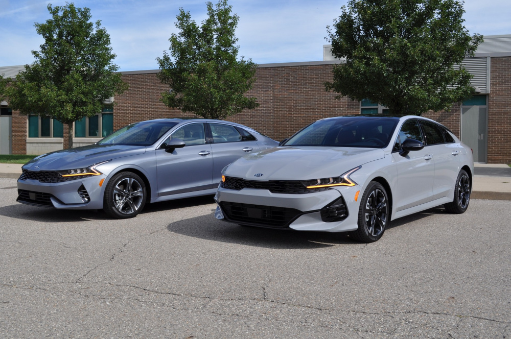 Kia Optima 2021 mới được giới thiệu 'vượt trội' hơn BMW 330i