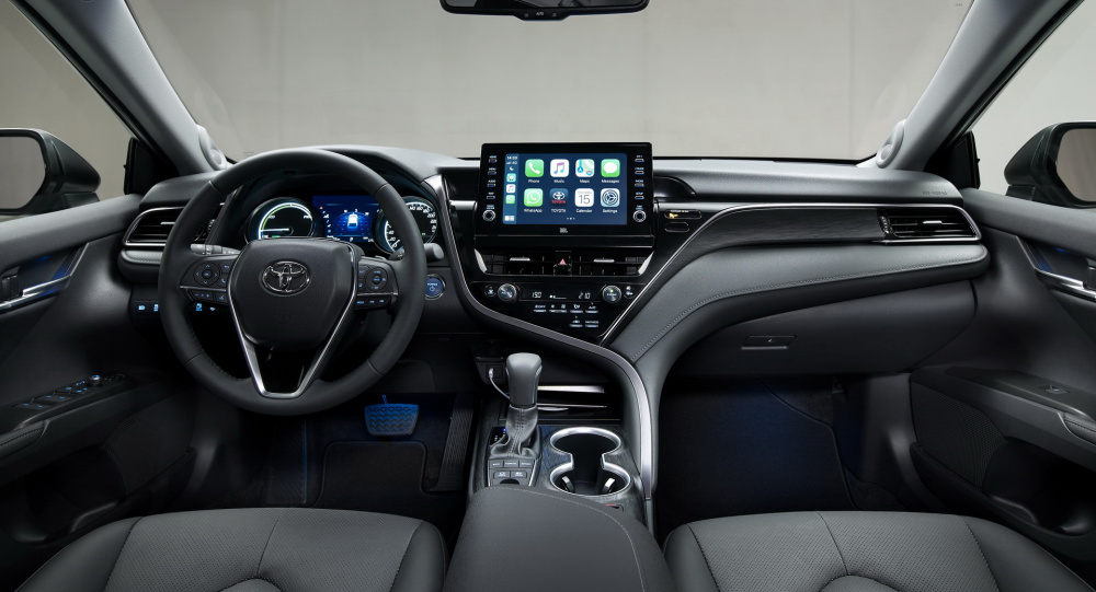 Hàng ghế trước của xe Toyota Camry Hybrid 2021