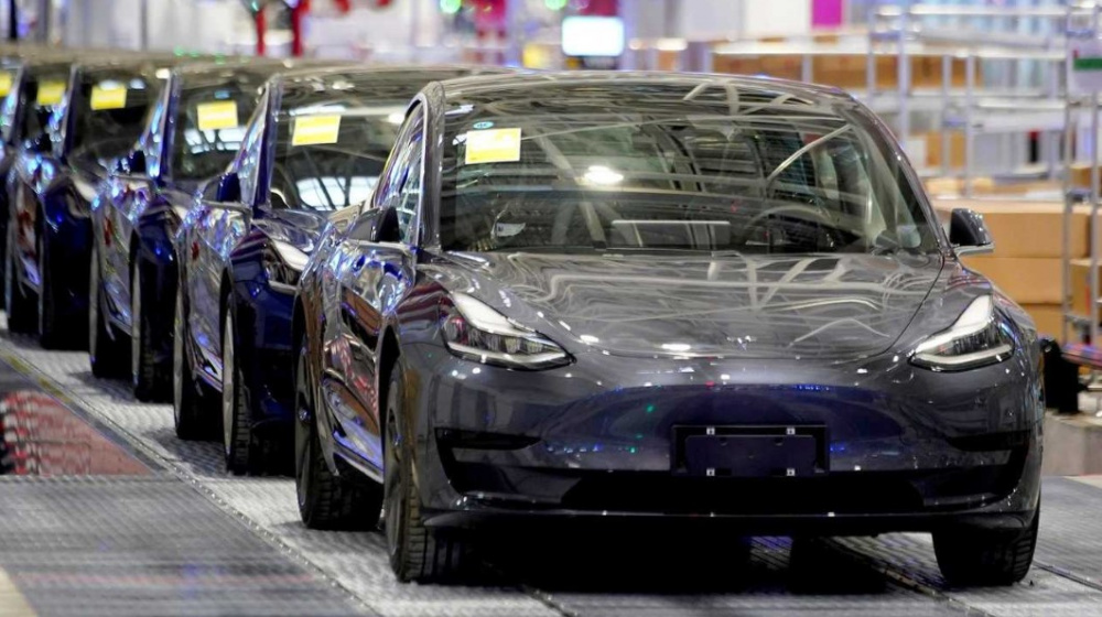 Tesla - Mercedes: Hai thái cực trong thử nghiệm công nghệ xe tự hành