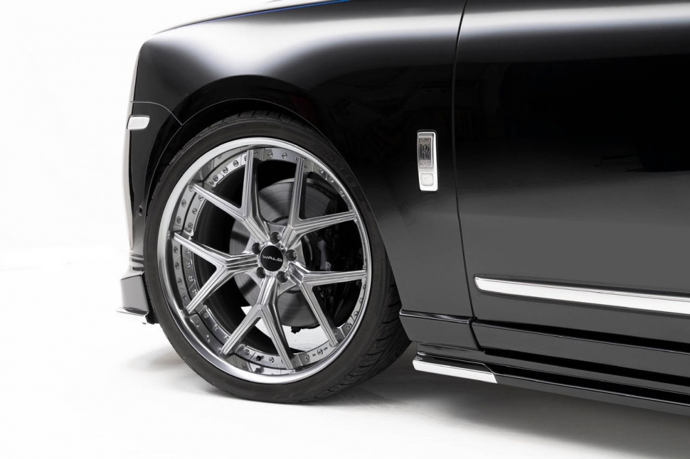 La zăng xe Rolls-Royce Black Mison 
