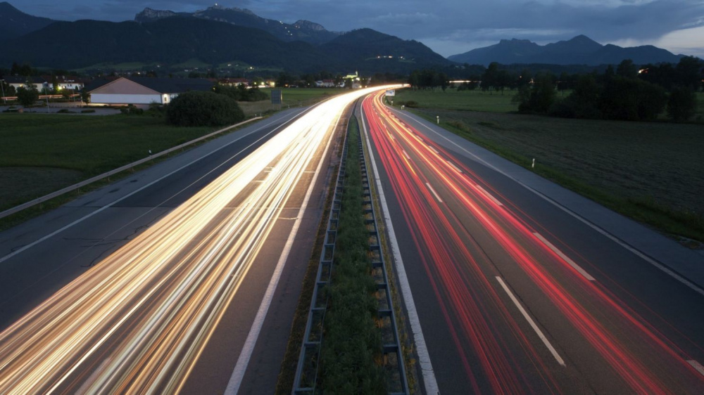 Autobahn có chiều dài 13000 km