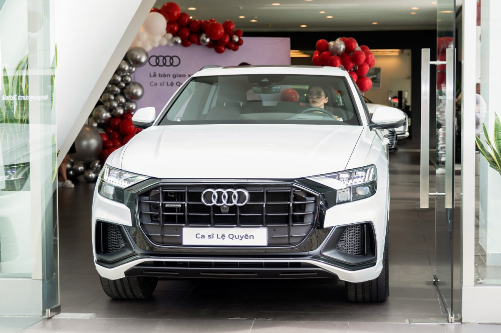 Audi Q8 quattro là kết hợp sự thanh lịch của dòng coupé 4 cửa sang trọng và không gian rộng rãi của một chiếc SUV 
