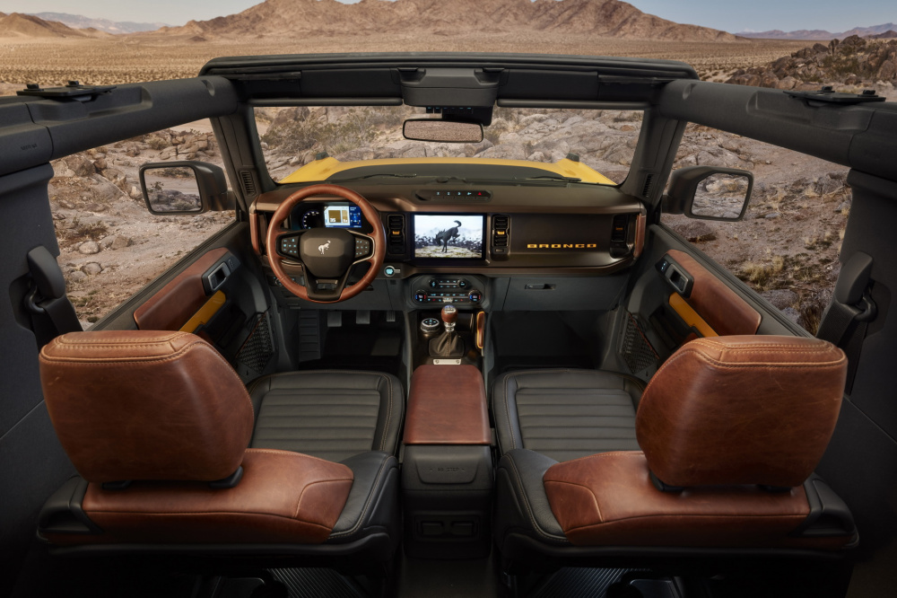 Hàng ghế trước của xe Ford Bronco 2021