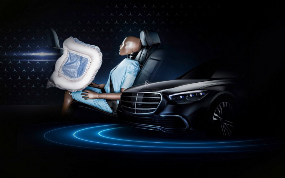 Mercedes sẽ có túi khí cho người ngồi sau