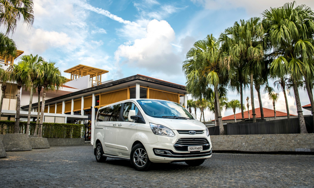 Xe Ford Tourneo